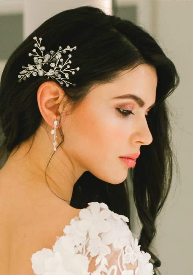 Bride-wearing-a-diadem-glamour-brides-background-image-2021 – Copy