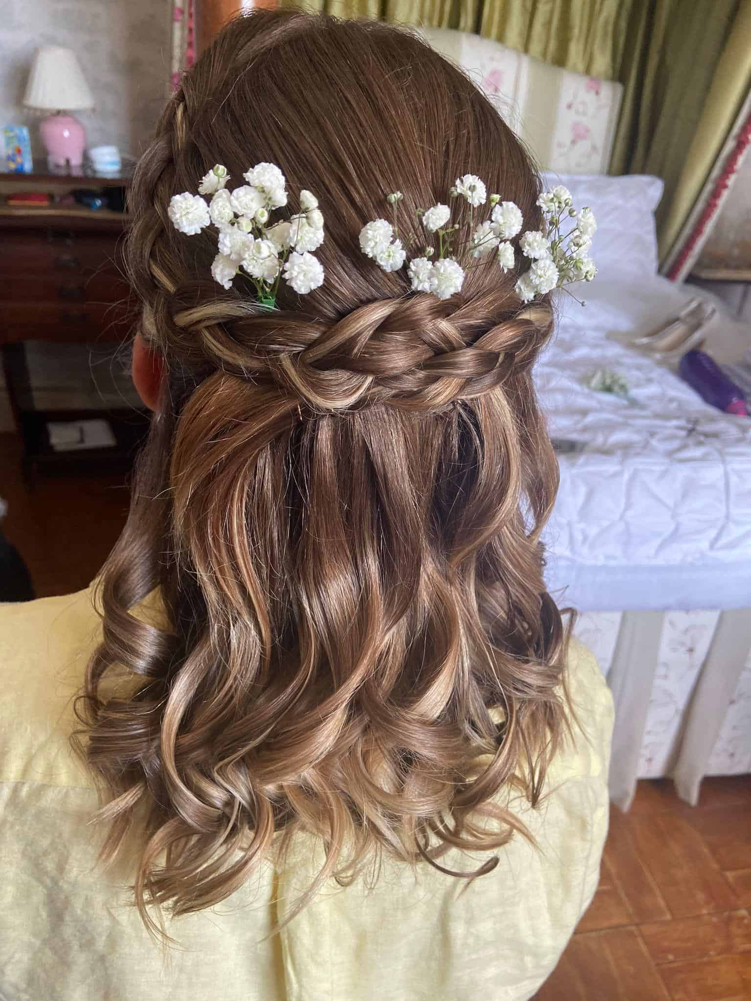 Stephanie Getting Ready at Bilsington Priory Stephanie’s wedding look at Bilsington Priory featuring soft bridal waves and natural makeup by Glamour Brides.